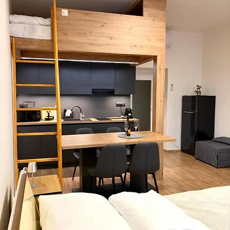 & Metro Vysocanska Apartment *